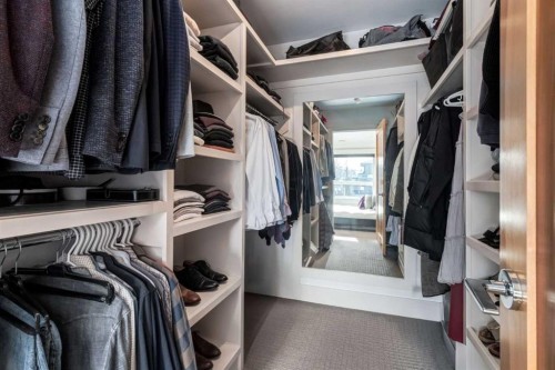 2613 3 Avenue Nw, Calgary, AB - Indoor With Storage