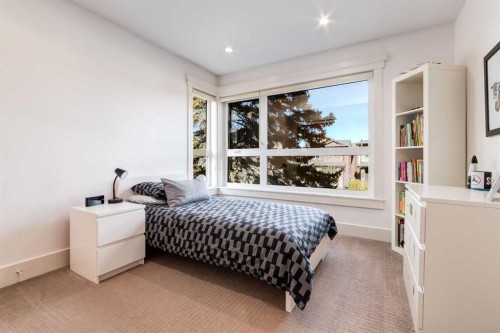 2613 3 Avenue Nw, Calgary, AB - Indoor Photo Showing Bedroom