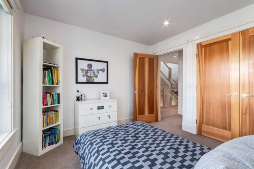 2613 3 Avenue Nw, Calgary, AB - Indoor Photo Showing Bedroom