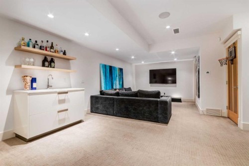 2613 3 Avenue Nw, Calgary, AB - Indoor