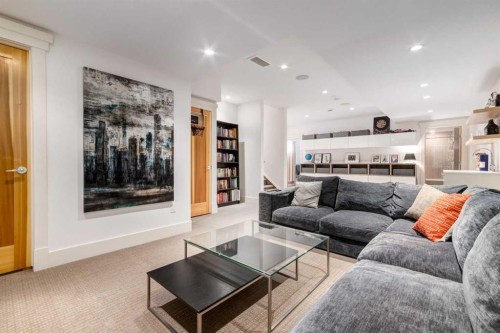 2613 3 Avenue Nw, Calgary, AB - Indoor Photo Showing Living Room
