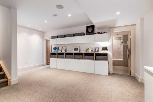 2613 3 Avenue Nw, Calgary, AB - Indoor Photo Showing Kitchen
