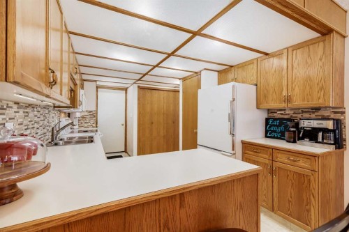 4118 Silverpark Estates Close, Olds, AB - Indoor Photo Showing Kitchen