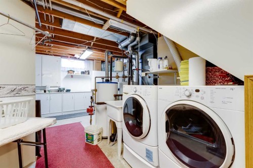 4118 Silverpark Estates Close, Olds, AB - Indoor Photo Showing Laundry Room