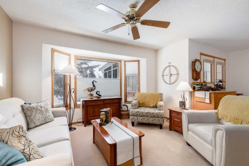 4118 Silverpark Estates Close, Olds, AB - Indoor Photo Showing Living Room