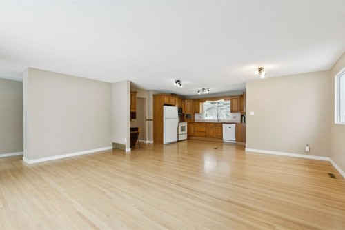 389 Capri Avenue Nw, Calgary, AB - Indoor