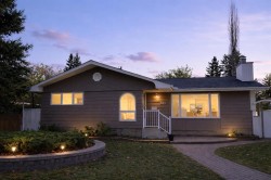 389 Capri Avenue NW Calgary, AB T2L 0J5