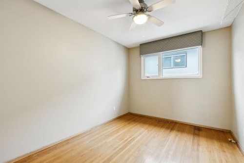 389 Capri Avenue Nw, Calgary, AB - Indoor Photo Showing Other Room