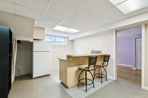 389 Capri Avenue Nw, Calgary, AB - Indoor