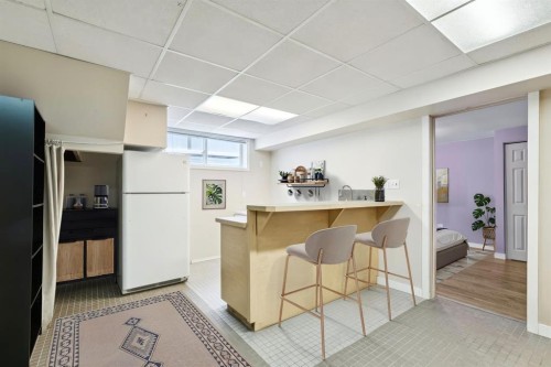 389 Capri Avenue Nw, Calgary, AB - Indoor