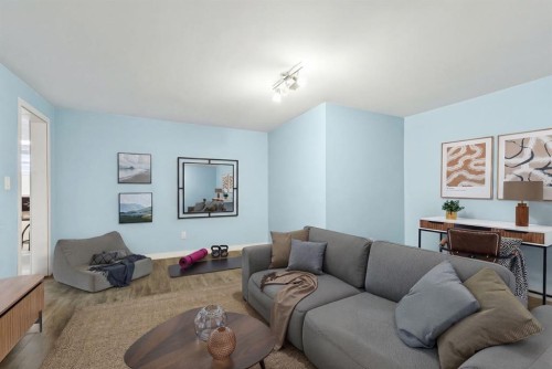389 Capri Avenue Nw, Calgary, AB - Indoor Photo Showing Living Room