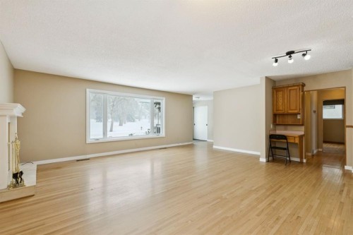 389 Capri Avenue Nw, Calgary, AB - Indoor