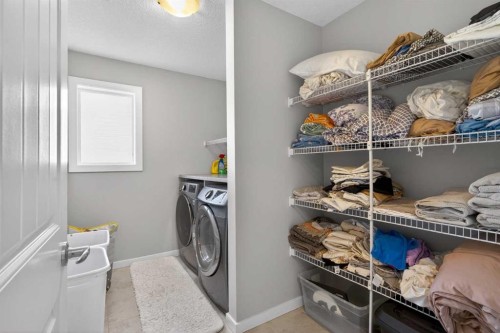 126 Bayview Circle Sw, Airdrie, AB - Indoor Photo Showing Laundry Room