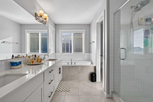 126 Bayview Circle Sw, Airdrie, AB - Indoor Photo Showing Bathroom
