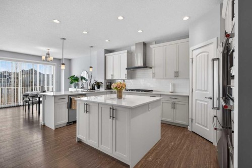 126 Bayview Circle Sw, Airdrie, AB - Indoor Photo Showing Kitchen With Upgraded Kitchen