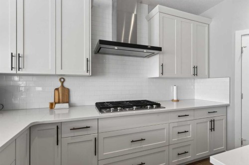 126 Bayview Circle Sw, Airdrie, AB - Indoor Photo Showing Kitchen