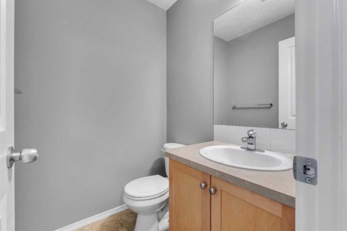 68 Panatella Villas Nw, Calgary, AB - Indoor Photo Showing Bathroom