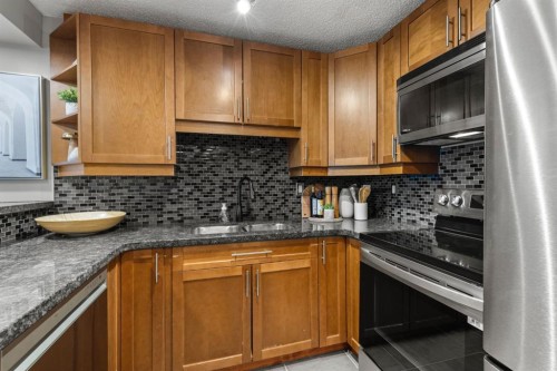603-1011 12 Avenue, Calgary, AB - Indoor Photo Showing Kitchen With Double Sink