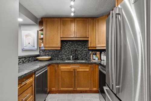 603-1011 12 Avenue, Calgary, AB - Indoor Photo Showing Kitchen