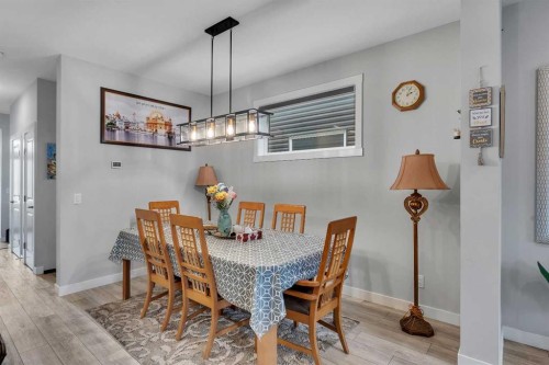521 Chinook Winds Gardens Sw, Airdrie, AB - Indoor Photo Showing Dining Room