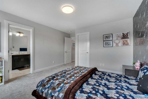 521 Chinook Winds Gardens Sw, Airdrie, AB - Indoor Photo Showing Bedroom