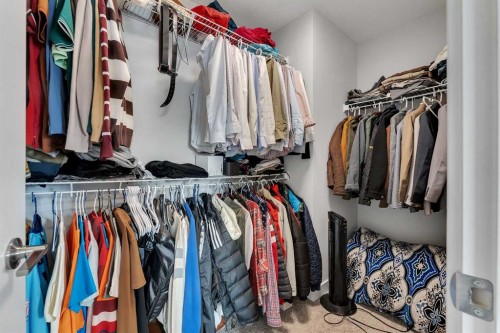 521 Chinook Winds Gardens Sw, Airdrie, AB - Indoor With Storage