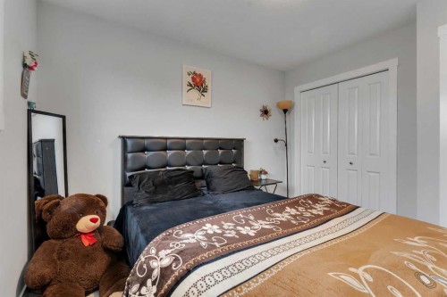 521 Chinook Winds Gardens Sw, Airdrie, AB - Indoor Photo Showing Bedroom