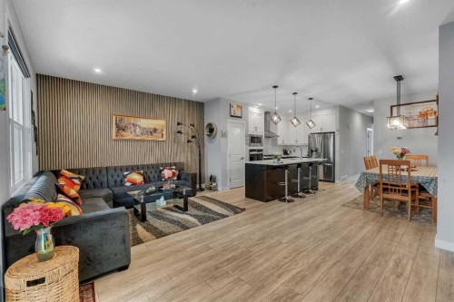 521 Chinook Winds Gardens Sw, Airdrie, AB - Indoor Photo Showing Living Room