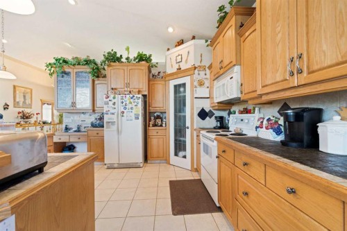 16 Arbour Estates View Nw, Calgary, AB - Indoor Photo Showing Kitchen