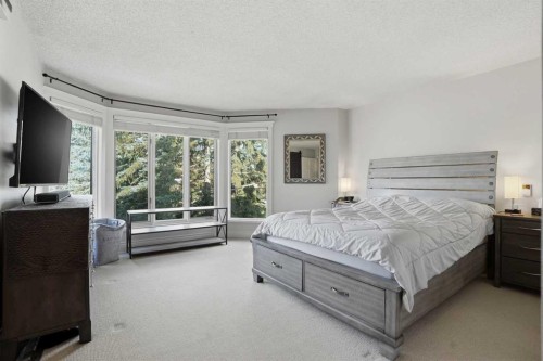 311 Coach Light Bay Sw, Calgary, AB - Indoor Photo Showing Bedroom