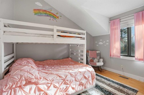 311 Coach Light Bay Sw, Calgary, AB - Indoor Photo Showing Bedroom