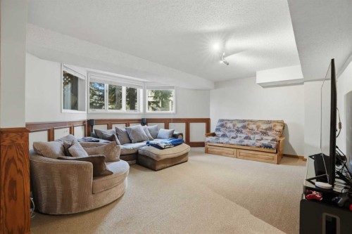 311 Coach Light Bay Sw, Calgary, AB - Indoor Photo Showing Other Room