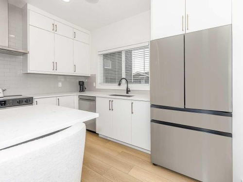 613 Lambeau Link Se, Airdrie, AB - Indoor Photo Showing Kitchen