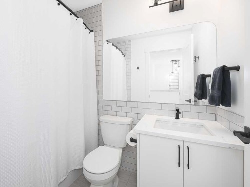 613 Lambeau Link Se, Airdrie, AB - Indoor Photo Showing Bathroom