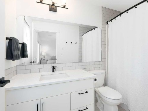 613 Lambeau Link Se, Airdrie, AB - Indoor Photo Showing Bathroom