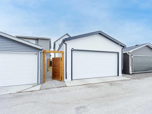 613 Lambeau Link Se, Airdrie, AB - Outdoor With Exterior