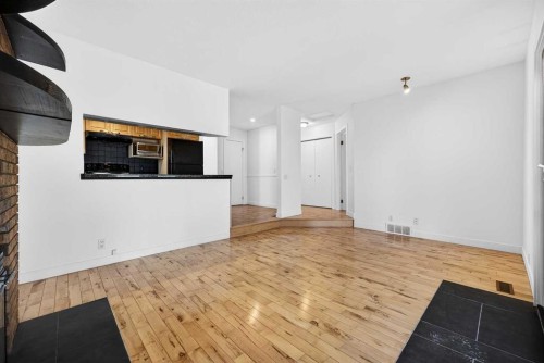 128 Bermuda Drive Nw, Calgary, AB - Indoor Photo Showing Kitchen