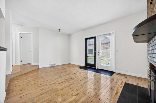 128 Bermuda Drive Nw, Calgary, AB - Indoor Photo Showing Other Room