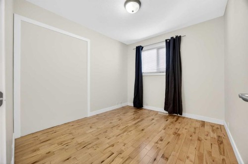 128 Bermuda Drive Nw, Calgary, AB - Indoor Photo Showing Other Room