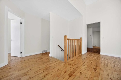 128 Bermuda Drive Nw, Calgary, AB - Indoor Photo Showing Other Room