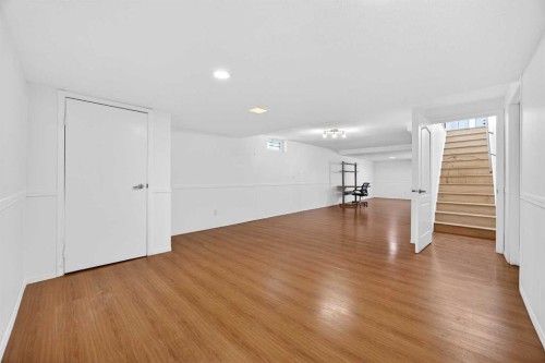 128 Bermuda Drive Nw, Calgary, AB - Indoor Photo Showing Other Room