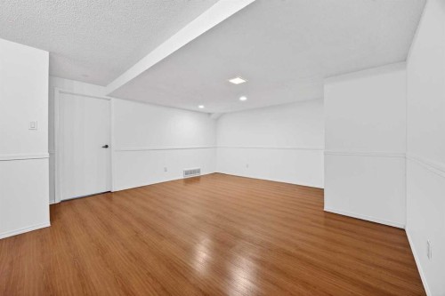 128 Bermuda Drive Nw, Calgary, AB - Indoor Photo Showing Other Room