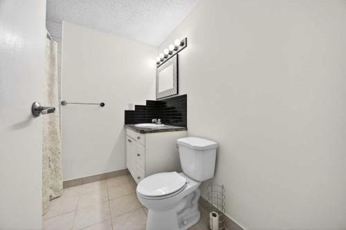 128 Bermuda Drive Nw, Calgary, AB - Indoor Photo Showing Bathroom