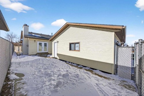 128 Bermuda Drive Nw, Calgary, AB - Outdoor With Exterior