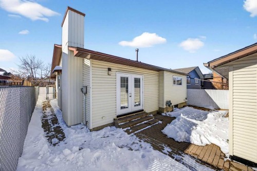 128 Bermuda Drive Nw, Calgary, AB - Outdoor With Exterior