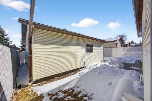 128 Bermuda Drive Nw, Calgary, AB - Outdoor