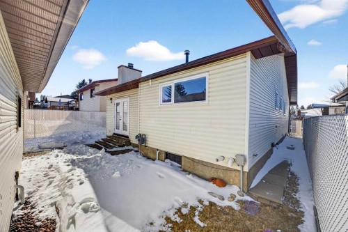 128 Bermuda Drive Nw, Calgary, AB - Outdoor With Exterior