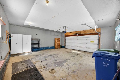 128 Bermuda Drive Nw, Calgary, AB - Indoor Photo Showing Garage