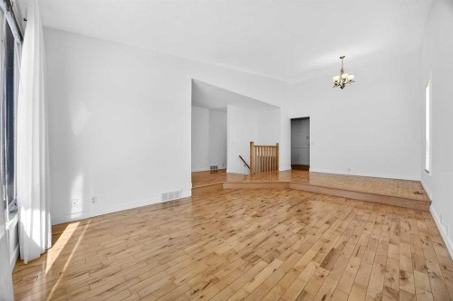 128 Bermuda Drive Nw, Calgary, AB - Indoor Photo Showing Other Room