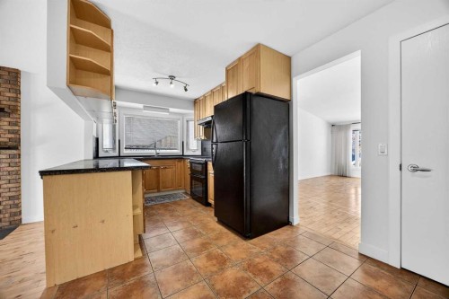 128 Bermuda Drive Nw, Calgary, AB - Indoor